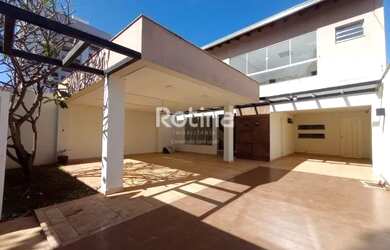 Imagem: A casa possui 4 Dormitórios, 3 Banheiros, 5 Vagas na garagem