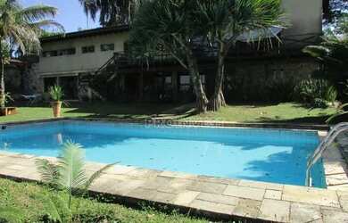 Imagem: A casa possui 4 Dormitórios, 2 Banheiros, 5 Vagas na garagem