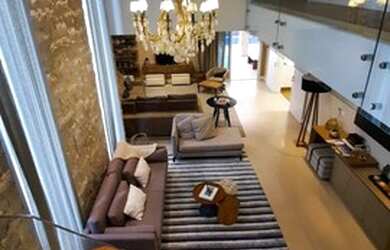 Imagem: A casa possui 4 Dormitórios, 5 Banheiros, 4 Vagas na garagem