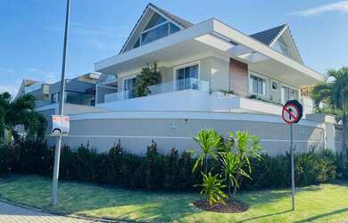 Imagem: A casa em condomínio possui 5 Dormitórios, 5 Banheiros, 3