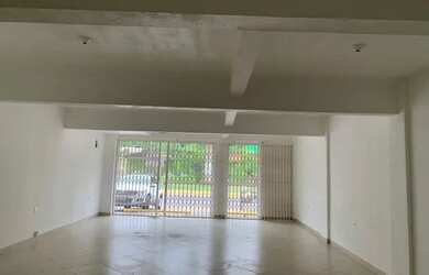 Imagem: O depósito possui 3 Vagas na garagem, 85m² de Área e está