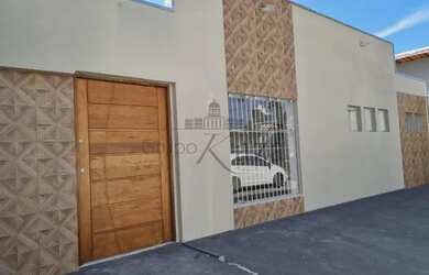 Imagem: A casa possui 3 Dormitórios, 4 Banheiros, 1 Vaga na garagem