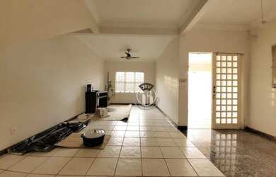 Imagem: A casa possui 2 Dormitórios, 4 Banheiros, 3 Vagas na garagem