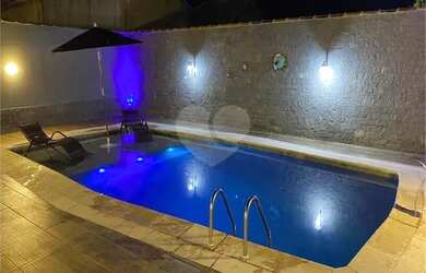 Imagem: A casa em condomínio possui 4 Dormitórios, 3 Banheiros, 4