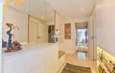 Imagem: O apartamento possui 3 Dormitórios, 5 Banheiros, 3 Vagas na