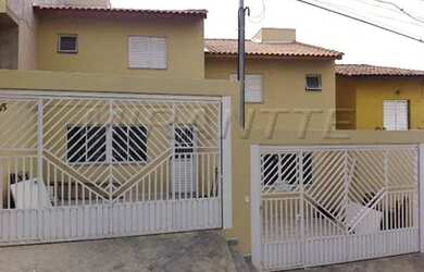 Imagem: A casa possui 3 Dormitórios, 3 Banheiros, 2 Vagas na garagem