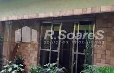 Imagem: A casa possui 3 Dormitórios, 4 Banheiros, 1 Vaga na garagem