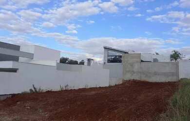 Imagem: O terreno possui 360m² de Área e está localizado em Vila