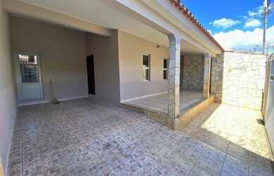 Imagem: A casa possui 2 Dormitórios e 1 Banheiro e está localizado