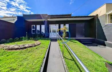 Imagem: A casa possui 3 Dormitórios, 1 Banheiro, 1 Vaga na garagem