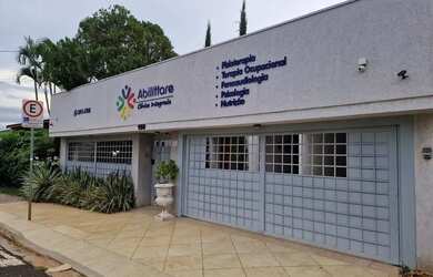 Imagem: A casa à venda possui 5 Dormitórios, 5 Banheiros, 2 Vagas