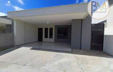 Imagem: A casa possui 3 Dormitórios, 2 Banheiros, 2 Vagas na garagem