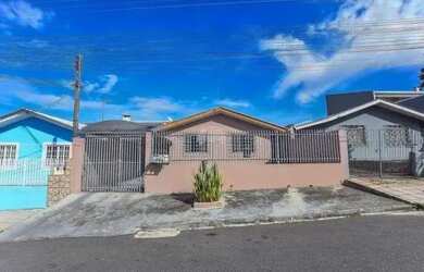 Imagem: A casa possui 3 Dormitórios, 2 Banheiros e está localizado