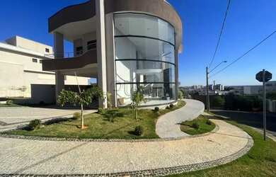 Imagem: A casa em condomínio possui 4 Dormitórios, 3 Banheiros, 2