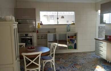 Imagem 8: Casa Jardim Petrolar. Churrasqueira, Área de serviço, 250m² de Áreae3...