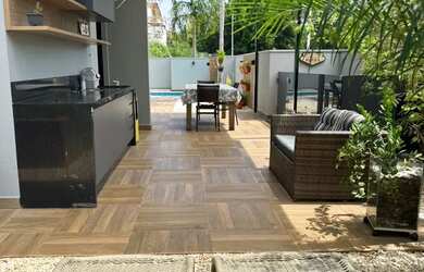 Imagem: Casa de condomínio para venda tem 401 metros quadrados com