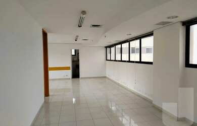 Imagem: O depósito possui 2 Vagas na garagem e 113m² de Área e está