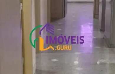 Imagem: O depósito possui 2 Vagas na garagem, 216m² de Área e está