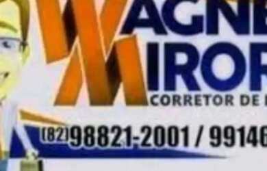 Imagem: A casa possui 3 Dormitórios, 1 Banheiro, 1 Vaga na garagem