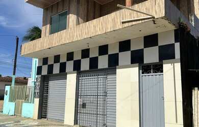 Imagem: A casa possui 5 Dormitórios, 4 Banheiros, m² de Área e está