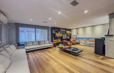 Imagem: A casa possui 5 Dormitórios, 5 Banheiros, 4 Vagas na garagem