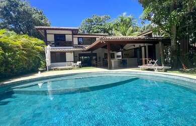 Imagem: A casa em condomínio possui 5 Dormitórios, 5 Banheiros, 4