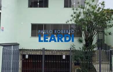 Imagem: O depósito possui 5 Vagas na garagem e 330m² de Área e está