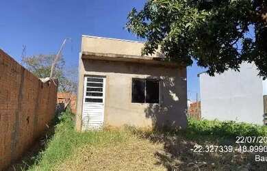 Imagem: A casa possui 1 Dormitório, 1 Banheiro, 1 Vaga na garagem