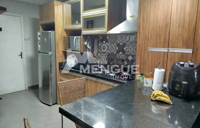 Imagem 2: Casa residencial com 4 dormitórios e 3 vagas no bairro Ecoville em Porto Alegre com 156m²