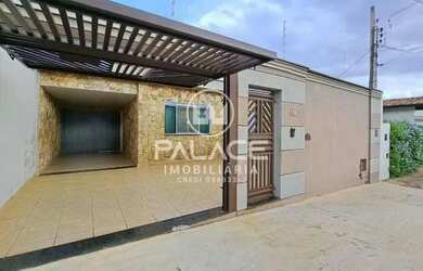 Imagem: A casa possui 2 Dormitórios, 2 Banheiros, 3 Vagas na garagem