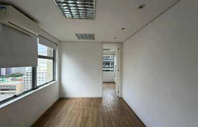 Imagem: O depósito possui 1 Vaga na garagem e 61m² de Área e está