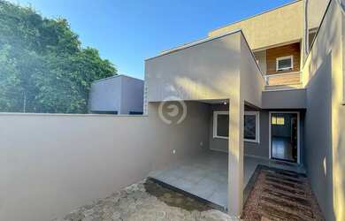 Imagem: A casa possui 2 Dormitórios, 3 Banheiros, 2 Vagas na garagem