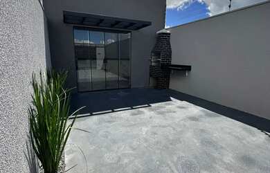 Imagem: A casa possui 2 Dormitórios, 2 Banheiros, 1 Vaga na garagem