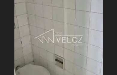 Imagem: O apartamento possui 1 Dormitório, 2 Banheiros, 1 Vaga na garagem