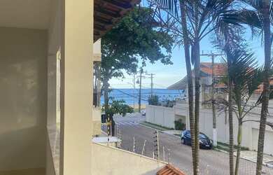 Imagem: A casa possui 4 Dormitórios, 3 Banheiros e 165m² de Área