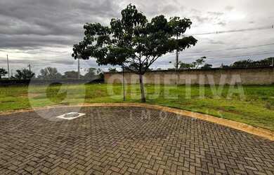 Imagem: O terreno possui 529m² de Área e está localizado em Laranjeiras