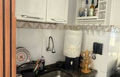 Imagem: O apartamento possui 2 Dormitórios, 1 Banheiro, 1 Vaga na garagem