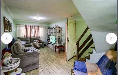 Imagem: A casa possui 3 Dormitórios, 3 Banheiros, 2 Vagas na garagem