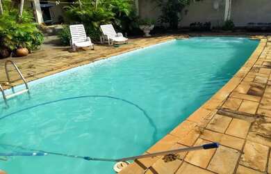 Imagem: A casa possui 2 Dormitórios, 2 Banheiros, 1 Vaga na garagem