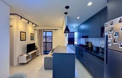 Imagem: O apartamento possui 2 Dormitórios, 1 Banheiro, 1 Vaga na garagem