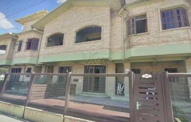 Imagem: A casa possui 4 Dormitórios, 4 Banheiros, 1 Vaga na garagem