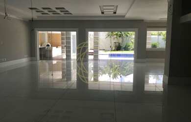 Imagem: A casa em condomínio possui 5 Dormitórios, 5 Banheiros, 4