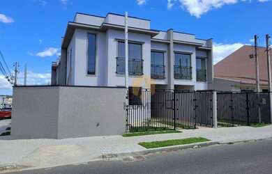 Imagem: A casa possui 3 Dormitórios, 1 Banheiro, 2 Vagas na garagem