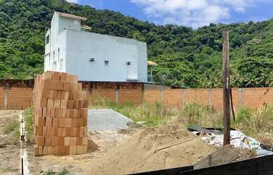 Imagem: O terreno e está localizado em Guaiúba, Guarujá à venda