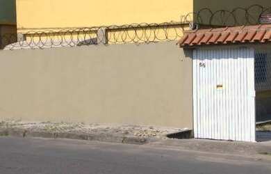 Imagem: A casa possui 4 Dormitórios, 1 Banheiro, 360m² de Área e