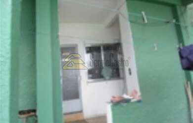 Imagem: A casa possui 5 Dormitórios, 1 Banheiro, 3 Vagas na garagem