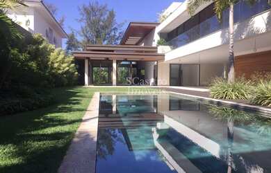 Imagem: A casa em condomínio possui 5 Dormitórios, 5 Banheiros, 5