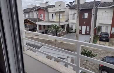 Imagem: A casa em condomínio possui 4 Dormitórios, 2 Banheiros, 2