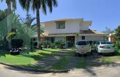 Imagem: A casa em condomínio para alugar possui 5 Dormitórios, 5 Banheiros