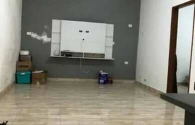 Imagem: A casa possui 3 Dormitórios, 1 Banheiro, 1 Vaga na garagem